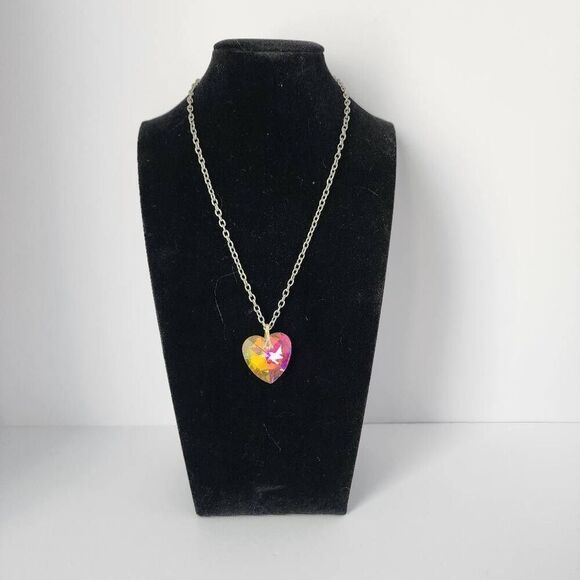 Beautiful crystal rainbow color heart shape necklace on a 17" silver chain - Picture 2 of 4